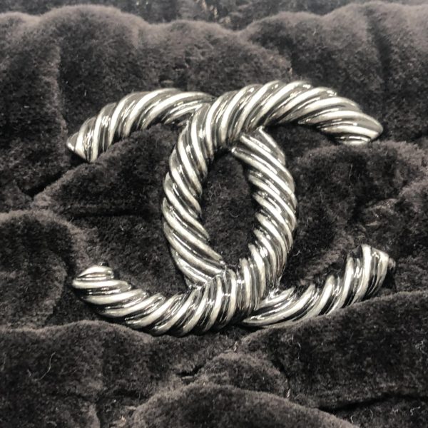Chanel Puffy Velvet Shoulder Bag - Image 2