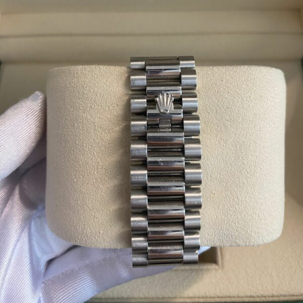 Rolex Oyster Perpetual Day-Date 40mm 228206 - Image 2