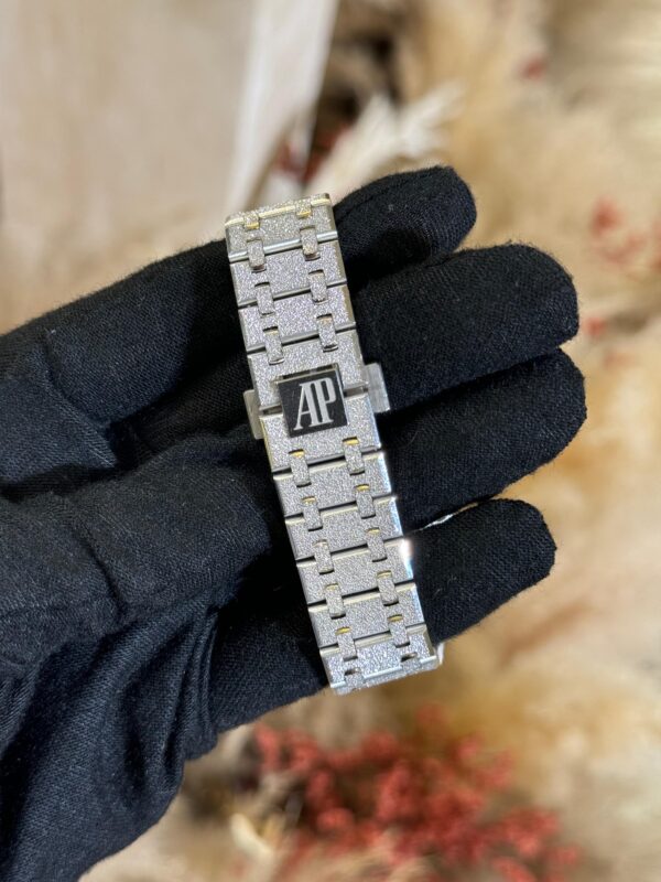 Audemars Piguet Royal Oak 37mm 15468BC.YG.1259BC.01-B Rainbow Diamonds Set Bezel Hammered White Gold - Image 3