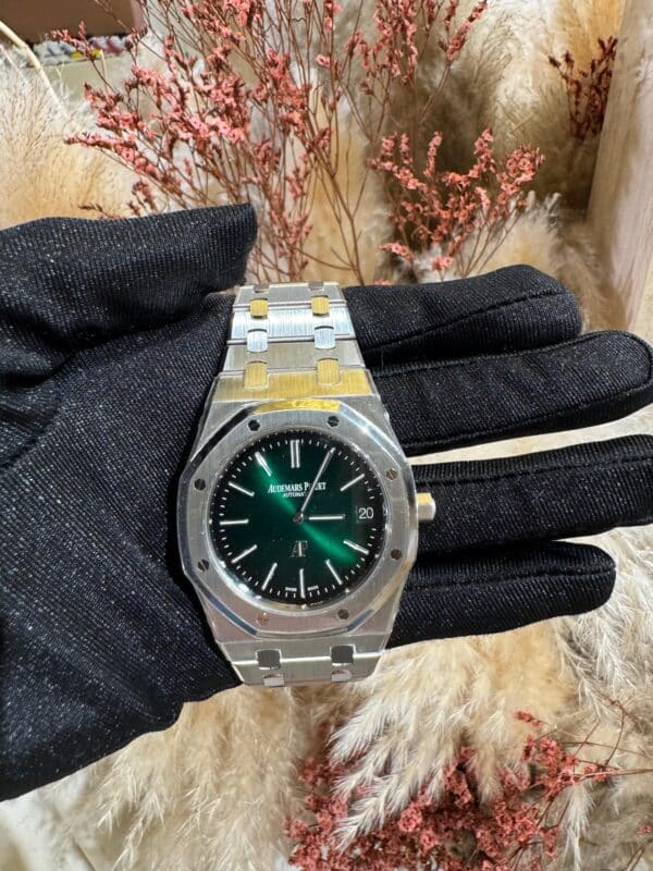Audemars Piguet Royal Oak 39mm 16202PT.OO.1240PT.01 ''Jumbo'' Extra-Thin 50th Anniversary Green Dial Titanium Case BMG Bezel - Image 2