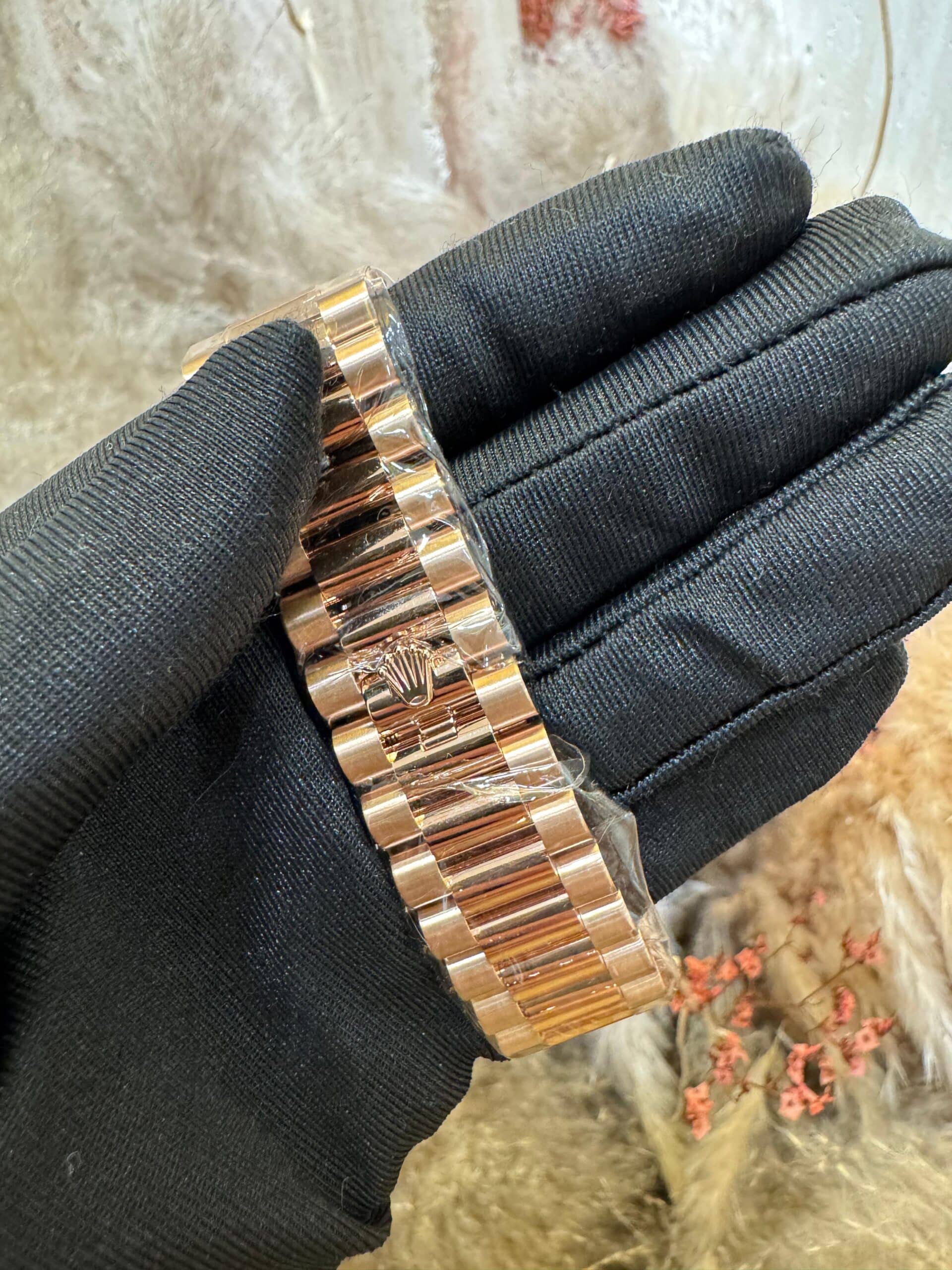 Rolex Day-Date 40mm 228235 Everose Gold Olive Green Dial Fluted Bezel President Bracelet - Image 3