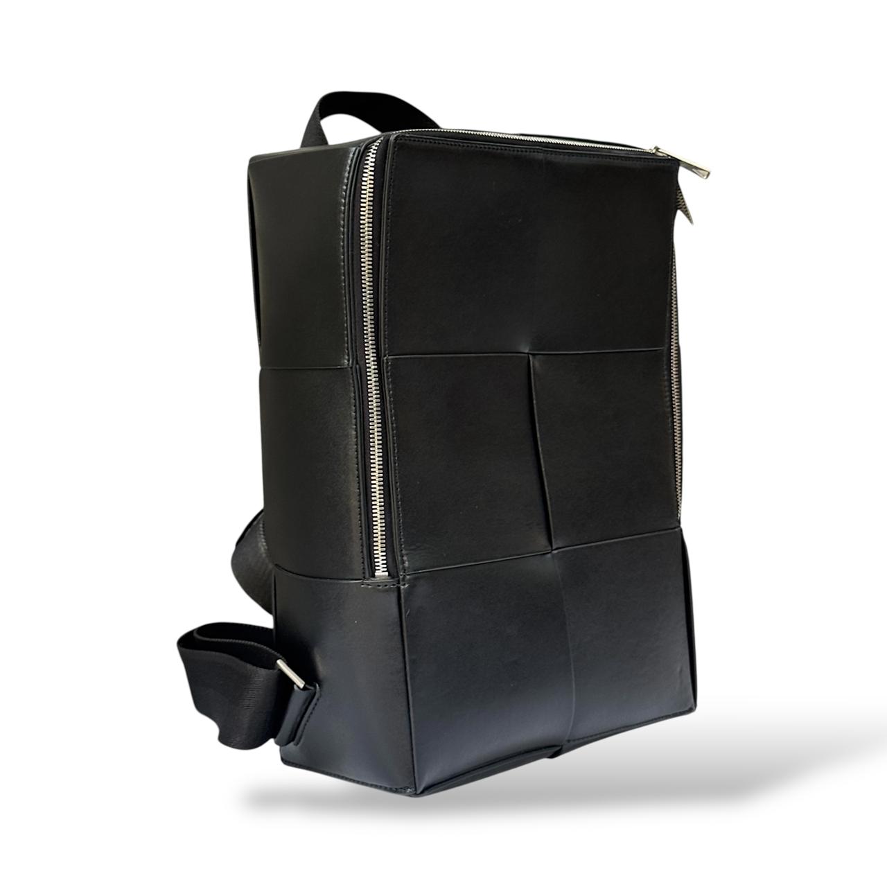 Bottega Veneta Small Arco Backpack in Intrecciato Leather - Image 2