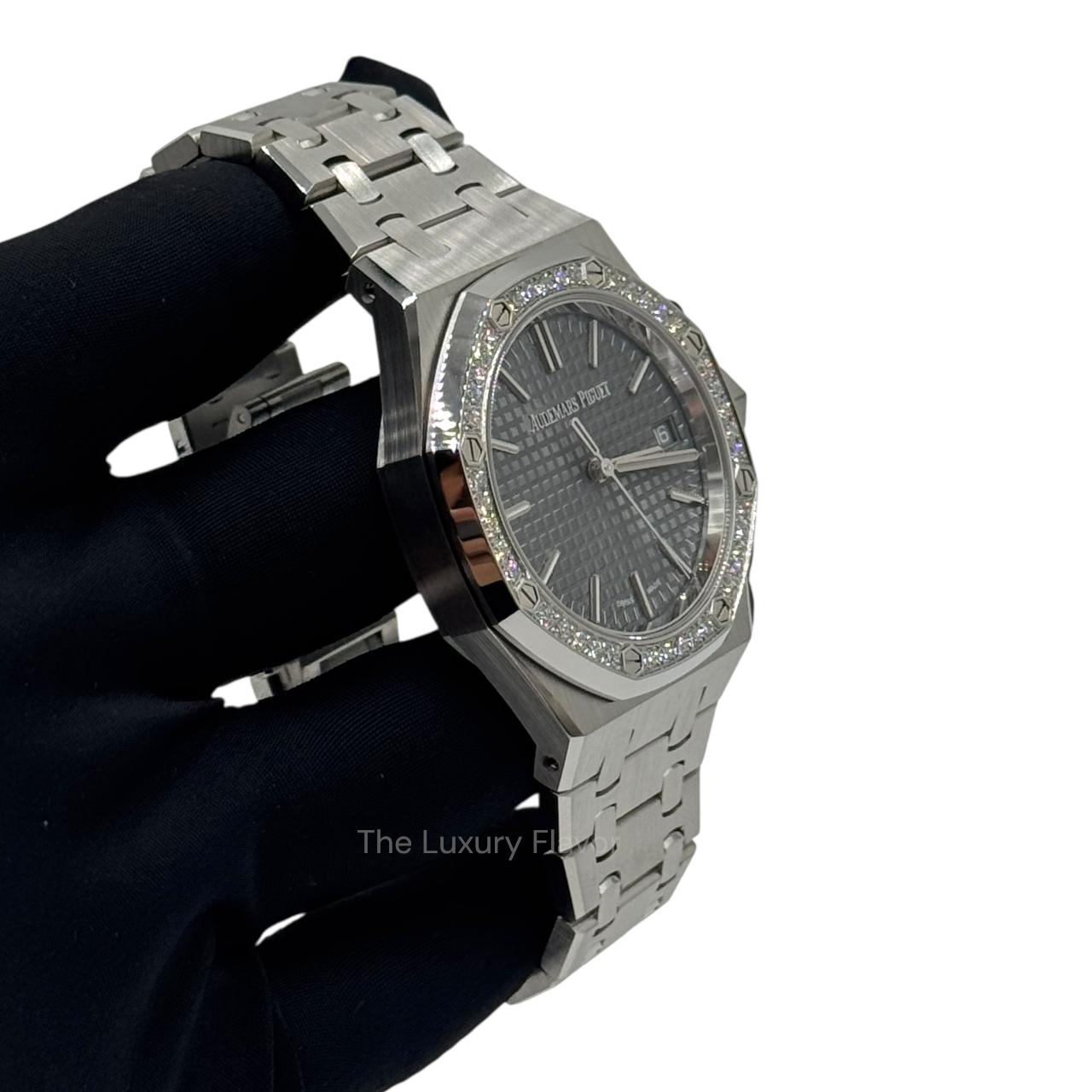 Audemars Piguet Royal Oak Selfwinding 37mm 15551ST.ZZ.1356ST.06 Stainless Steel Brilliant-Cut Diamonds Grey Dial - Image 2