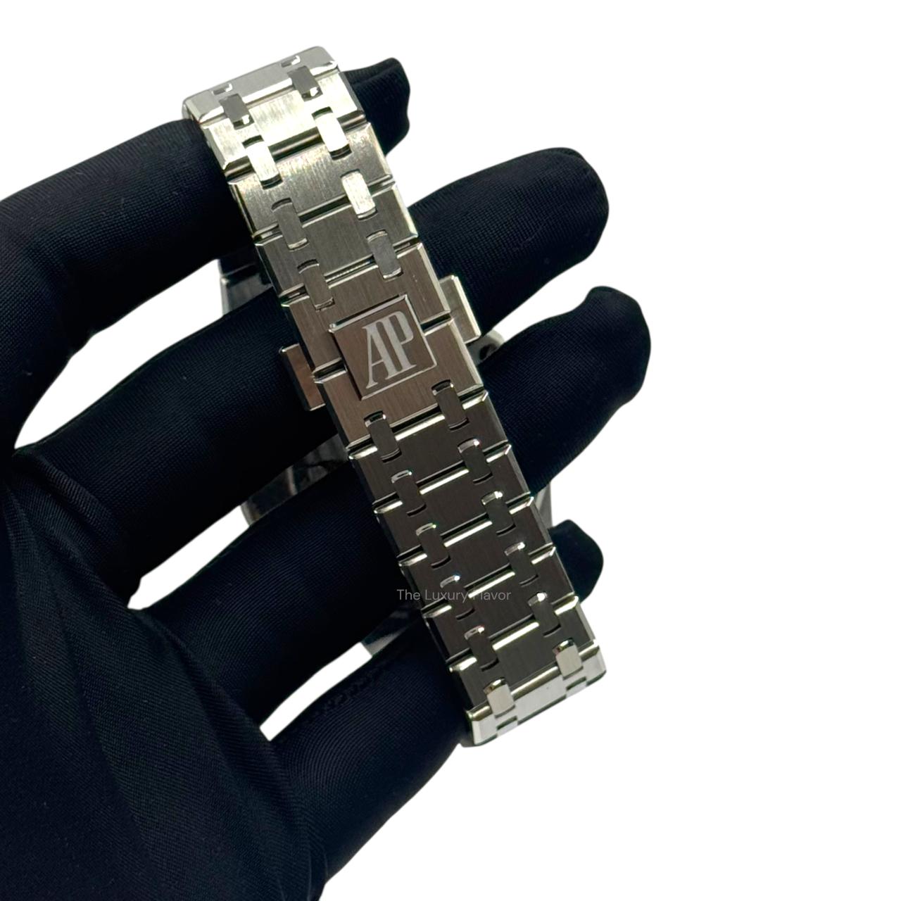 Audemars Piguet Royal Oak 37mm 15551ST.ZZ.1356ST.05 Stainless Steel “Bleu nuit nuage 50” Dial Diamonds Set Bezel - Image 4