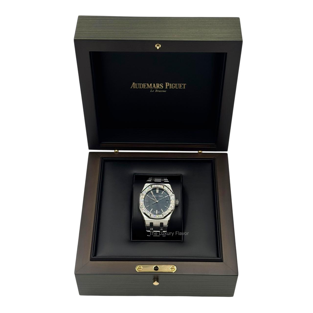 Audemars Piguet Royal Oak 37mm 15551ST.ZZ.1356ST.05 Stainless Steel “Bleu nuit nuage 50” Dial Diamonds Set Bezel - Image 7