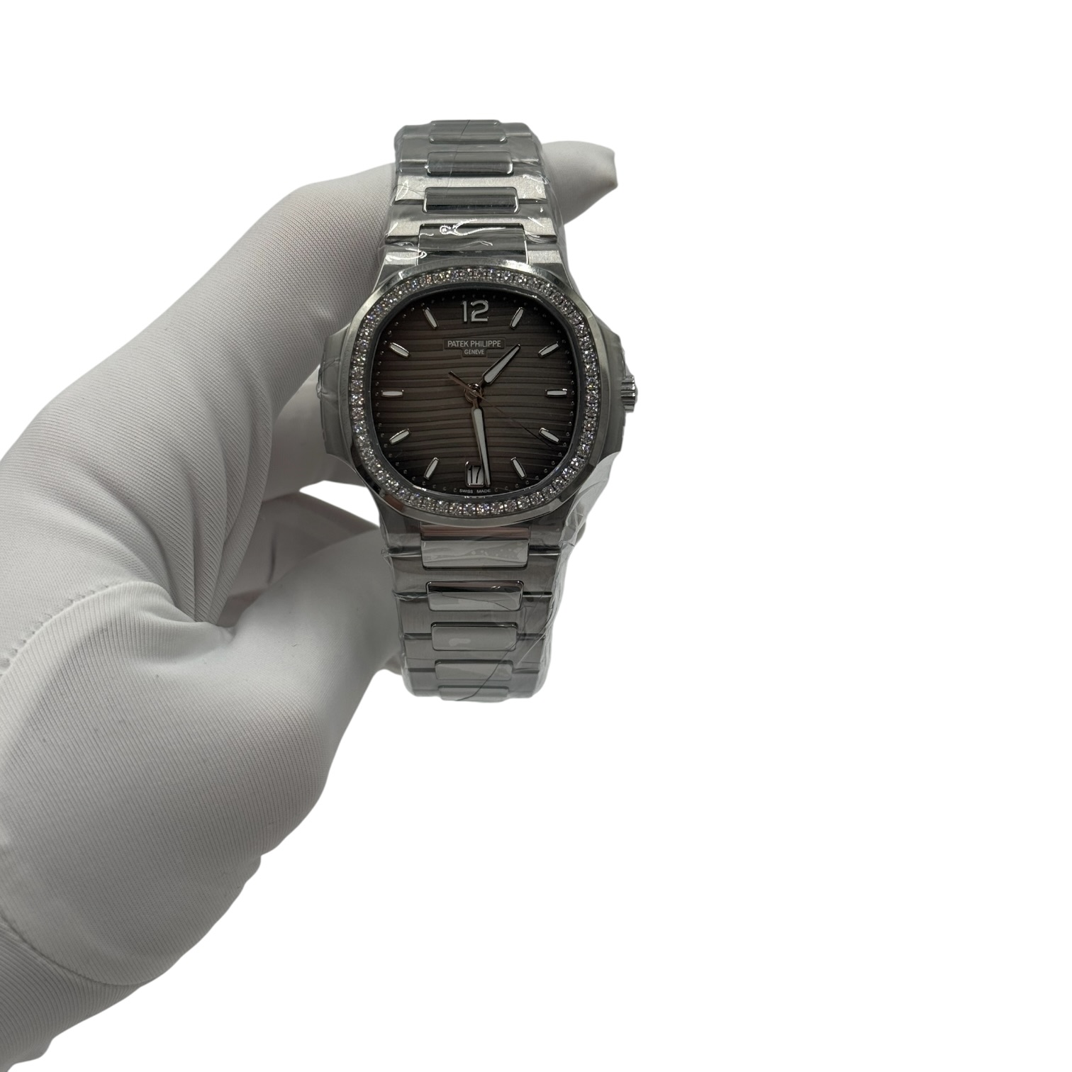 Patek Phillipe Nautilus Self-Winding 35.2mm 7118/1200A Gray Opaline Dial - Image 2